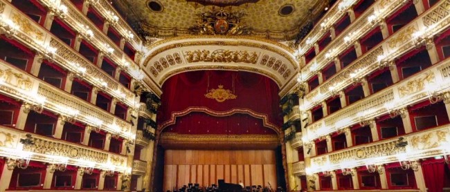 Cosa Vedere a Napoli in due Giorni - Teatro San Carlo